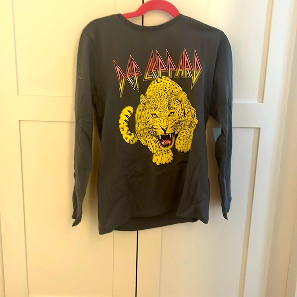 Long sleeve tee